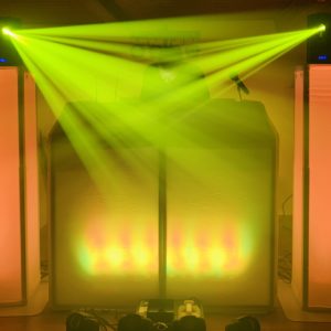 Musik mixen am DJ Stand
